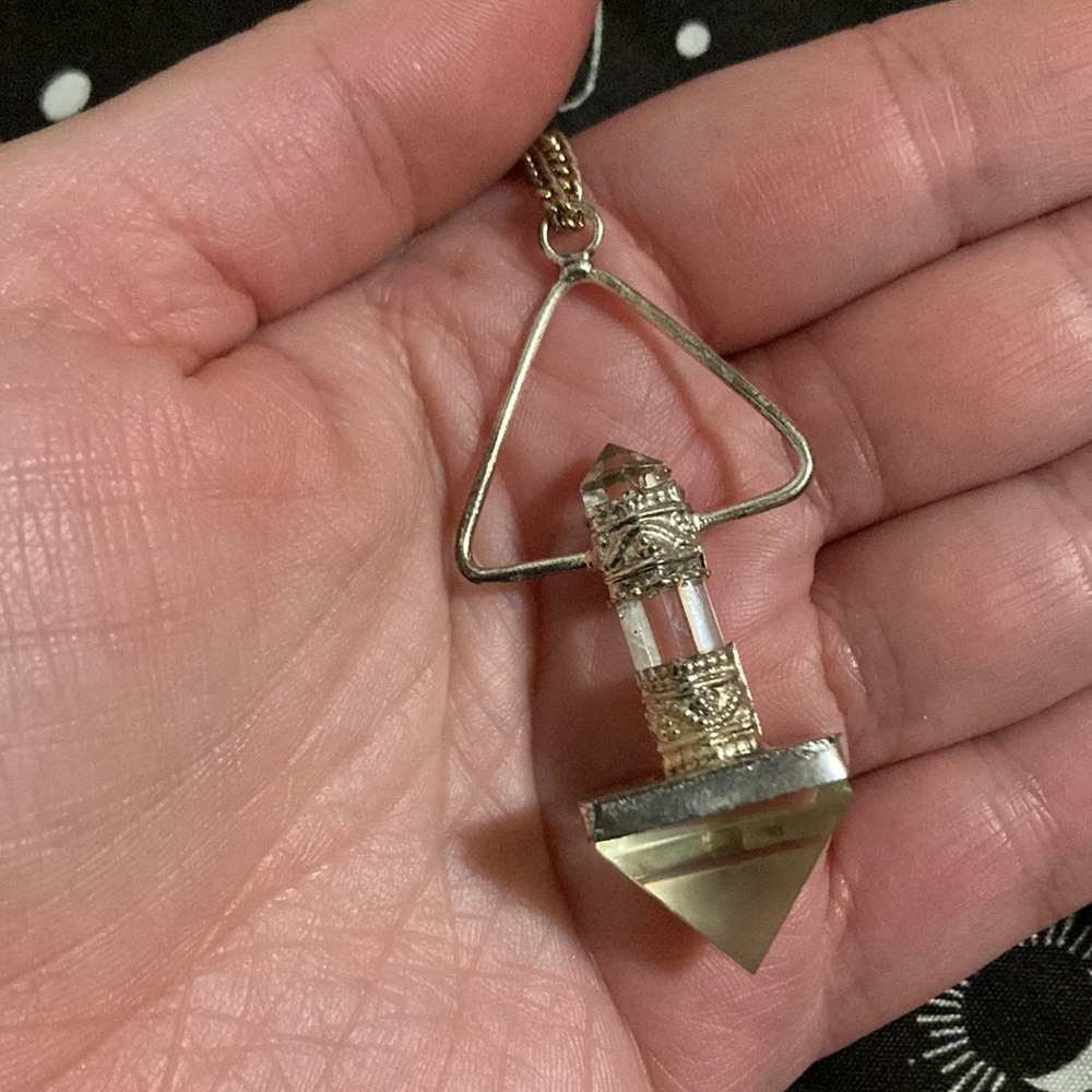😎3/$10 🆕❤️Pyramid Crystal Necklace